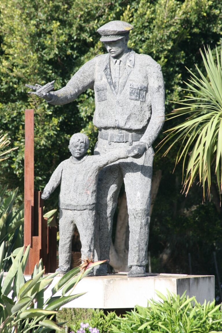 13. Monumento a la policia local 768x1154