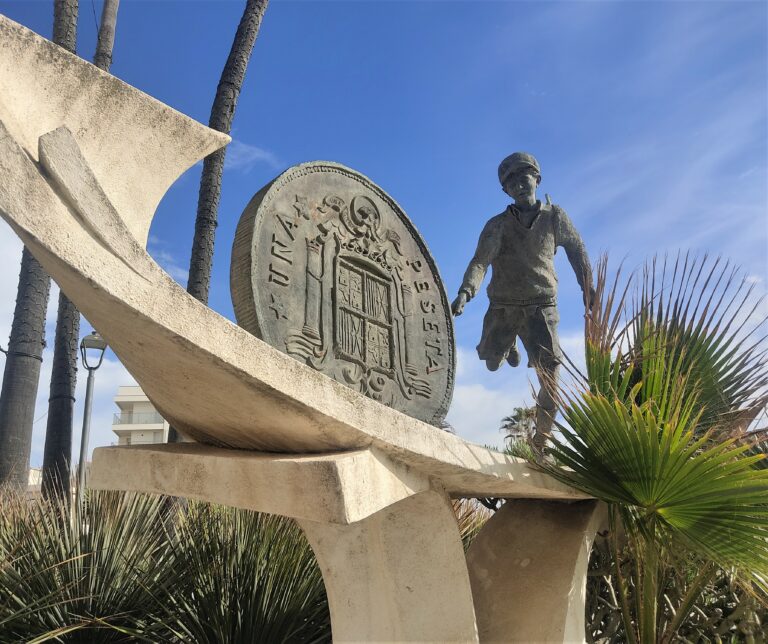 5. Monumento a la peseta 768x644